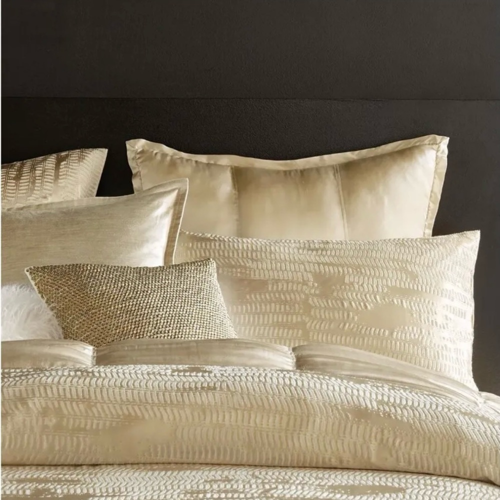 Donna Karan Vapor F/Queen Duvet Cover and Two Standard Shams Gold.New!